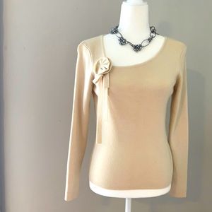Ann Taylor Loft sweater small merino wool acrylic cashmere cream color w flower